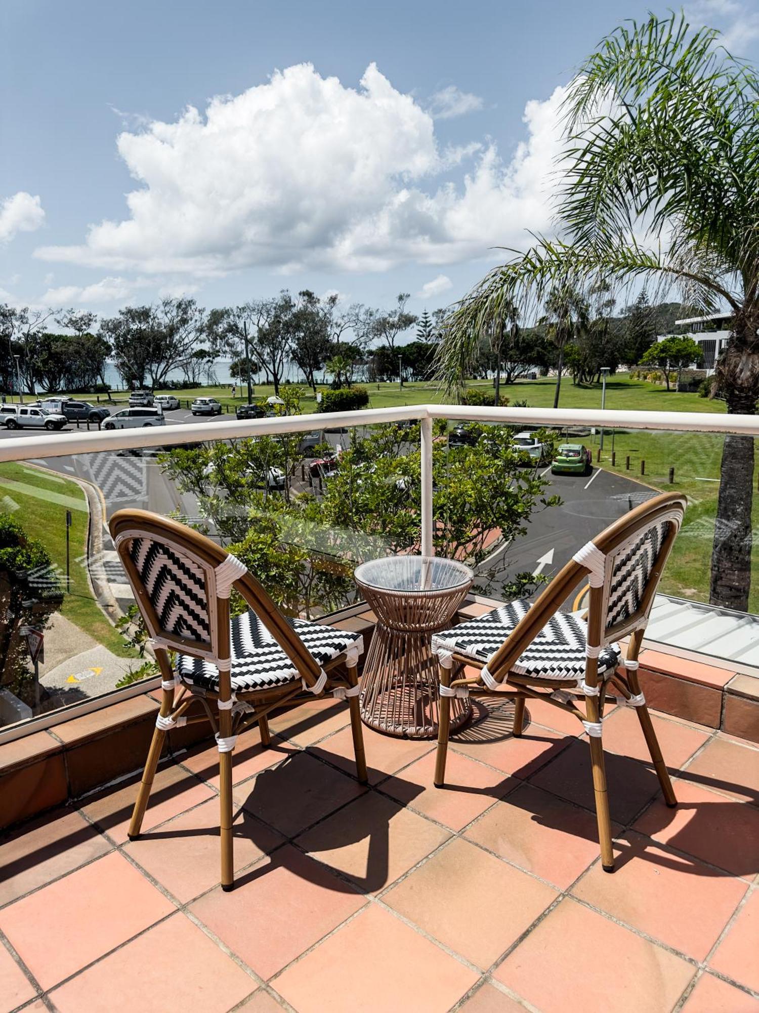 Waves Byron Bay Hotel Exterior photo