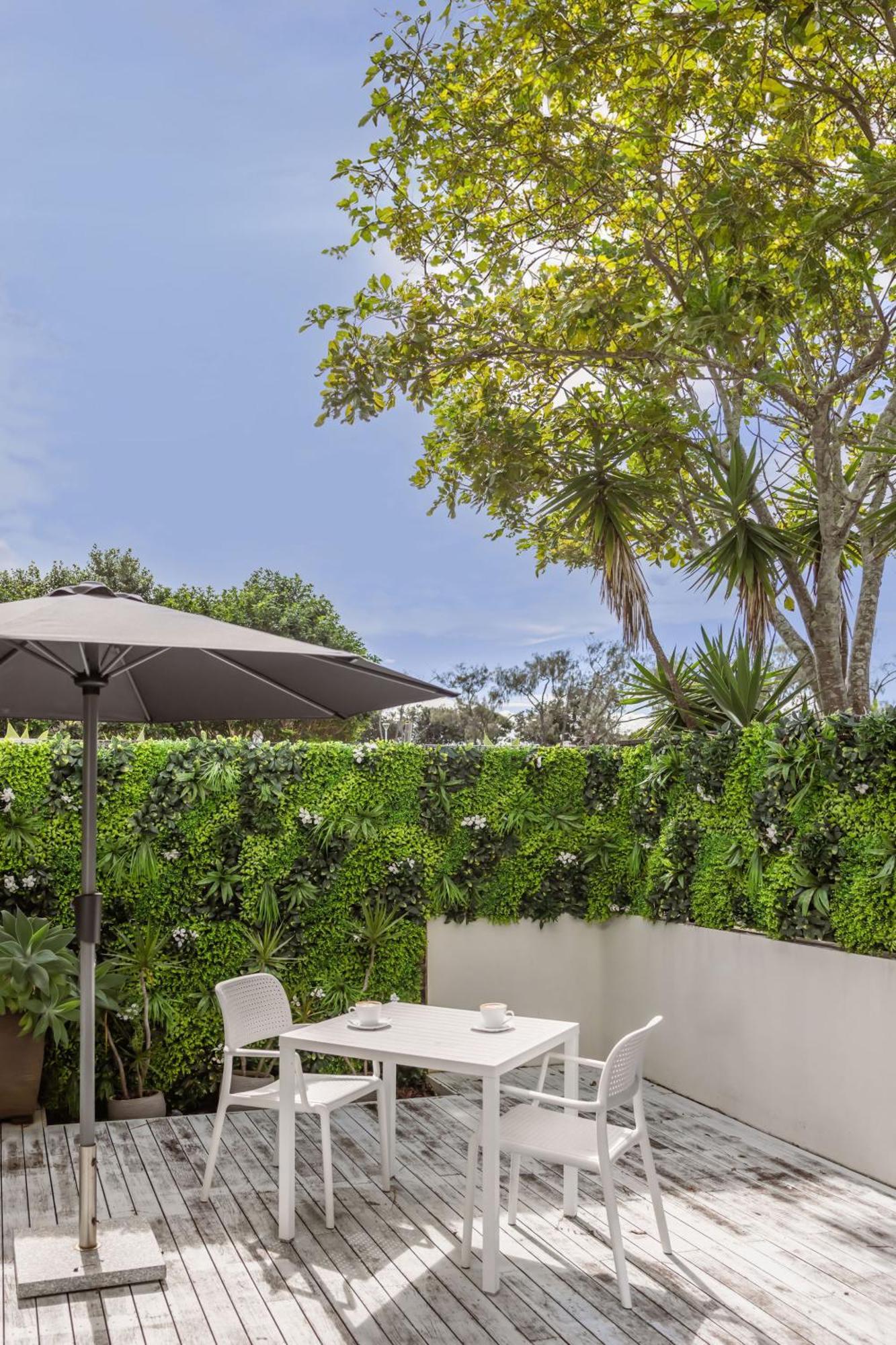 Waves Byron Bay Hotel Exterior photo