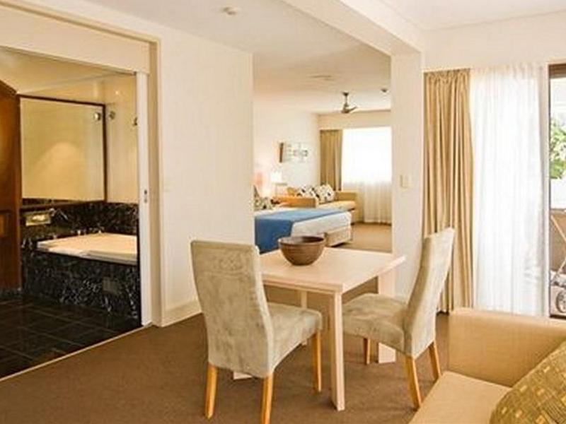 Waves Byron Bay Hotel Exterior photo
